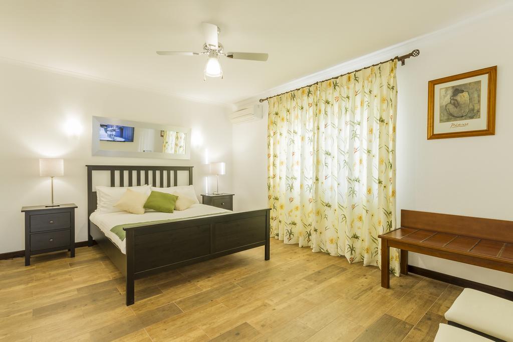 Hôtel Holiday Lagos Extérieur photo